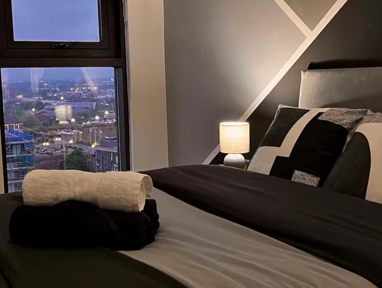 Penthouse Gem, Central, Scenic Views, Stylish, Modern, City Centre 2Br Sheffield Eksteriør billede