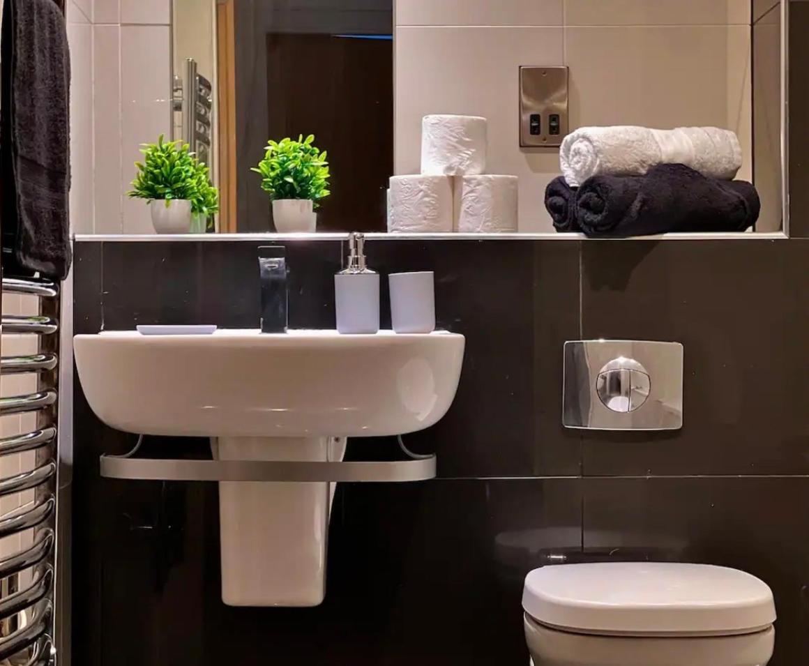 Penthouse Gem, Central, Scenic Views, Stylish, Modern, City Centre 2Br Sheffield Eksteriør billede